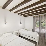 Grande Maison Familiale Avec Piscine Pour 12 度假居