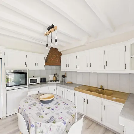 Prázdninový dům Grande Maison Familiale Avec Piscine Pour 12